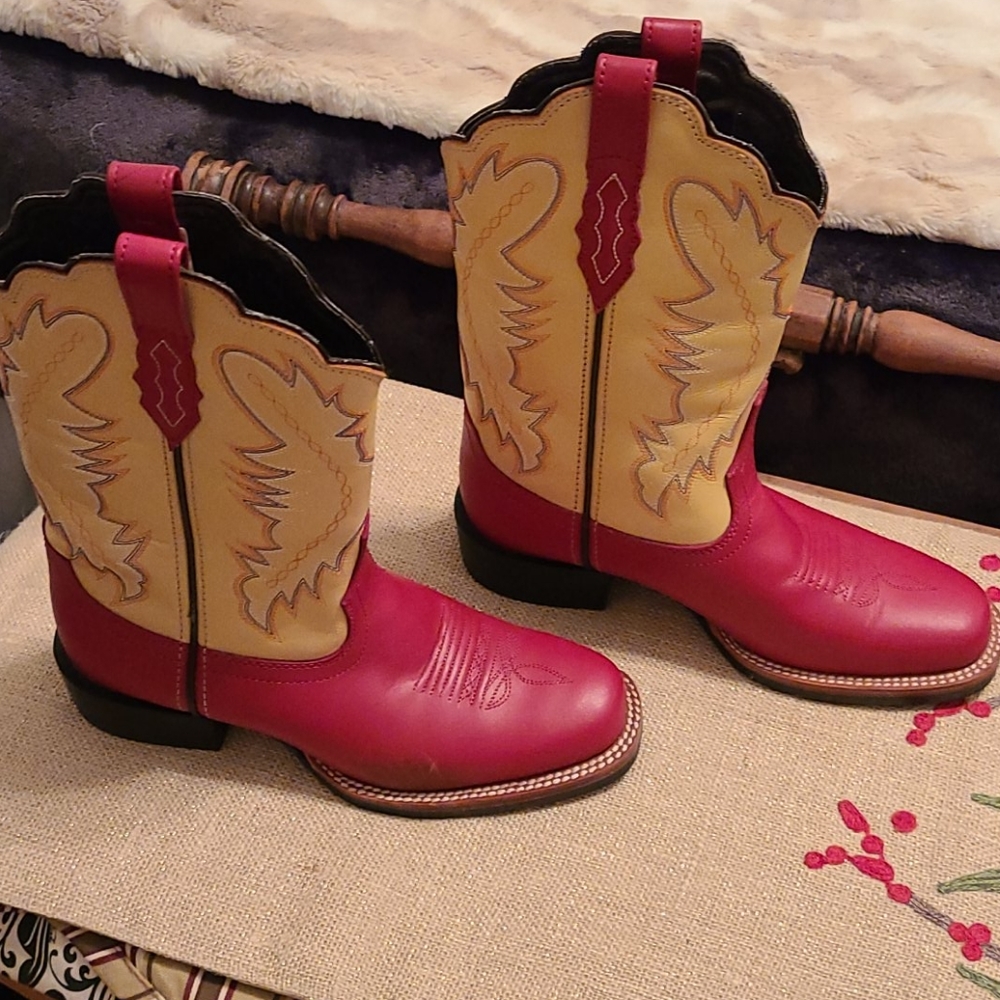Ladies cowgirl boots